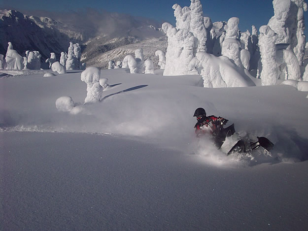 Photo of a snowmobile cutting through snow